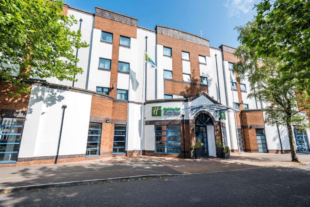 Holiday Inn Express Belfast City By Ihg Экстерьер фото