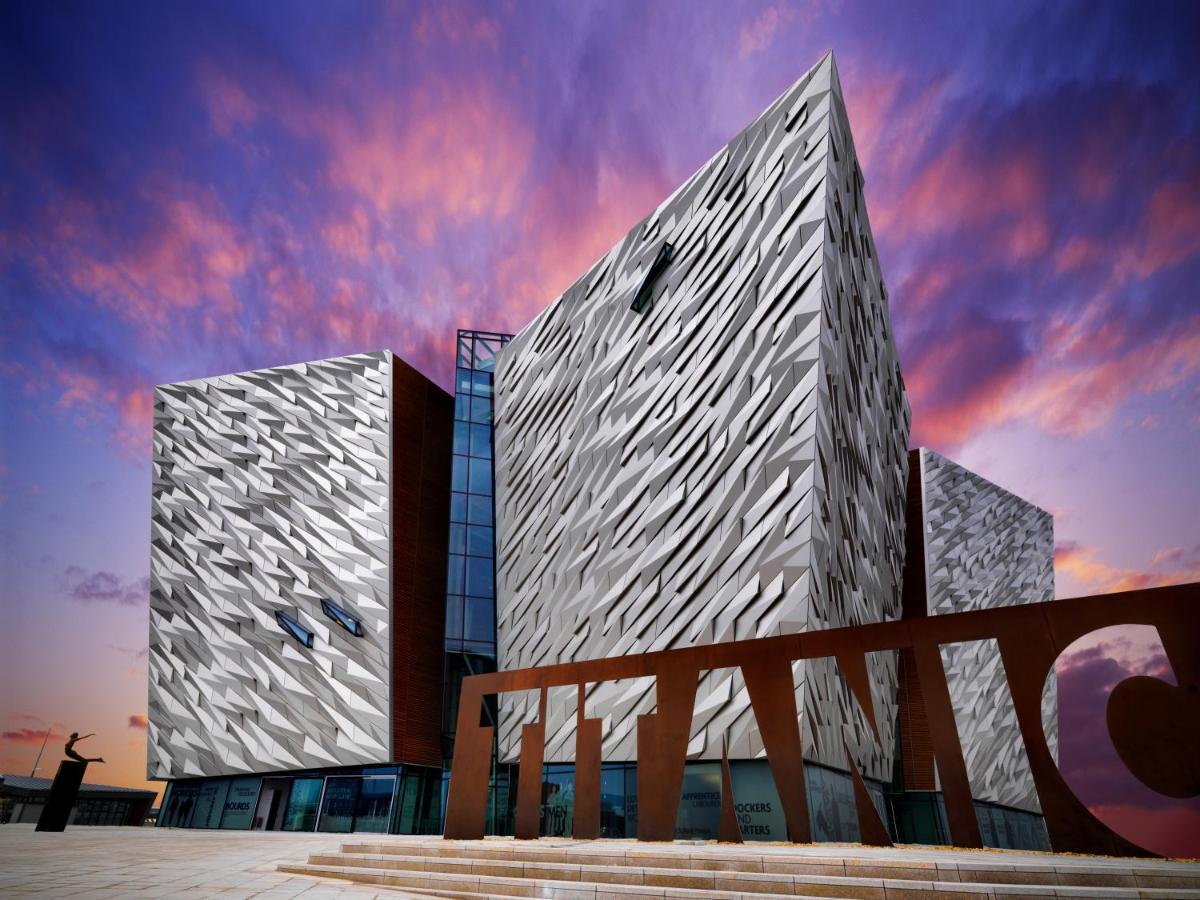Holiday Inn Express Belfast City By Ihg Экстерьер фото
