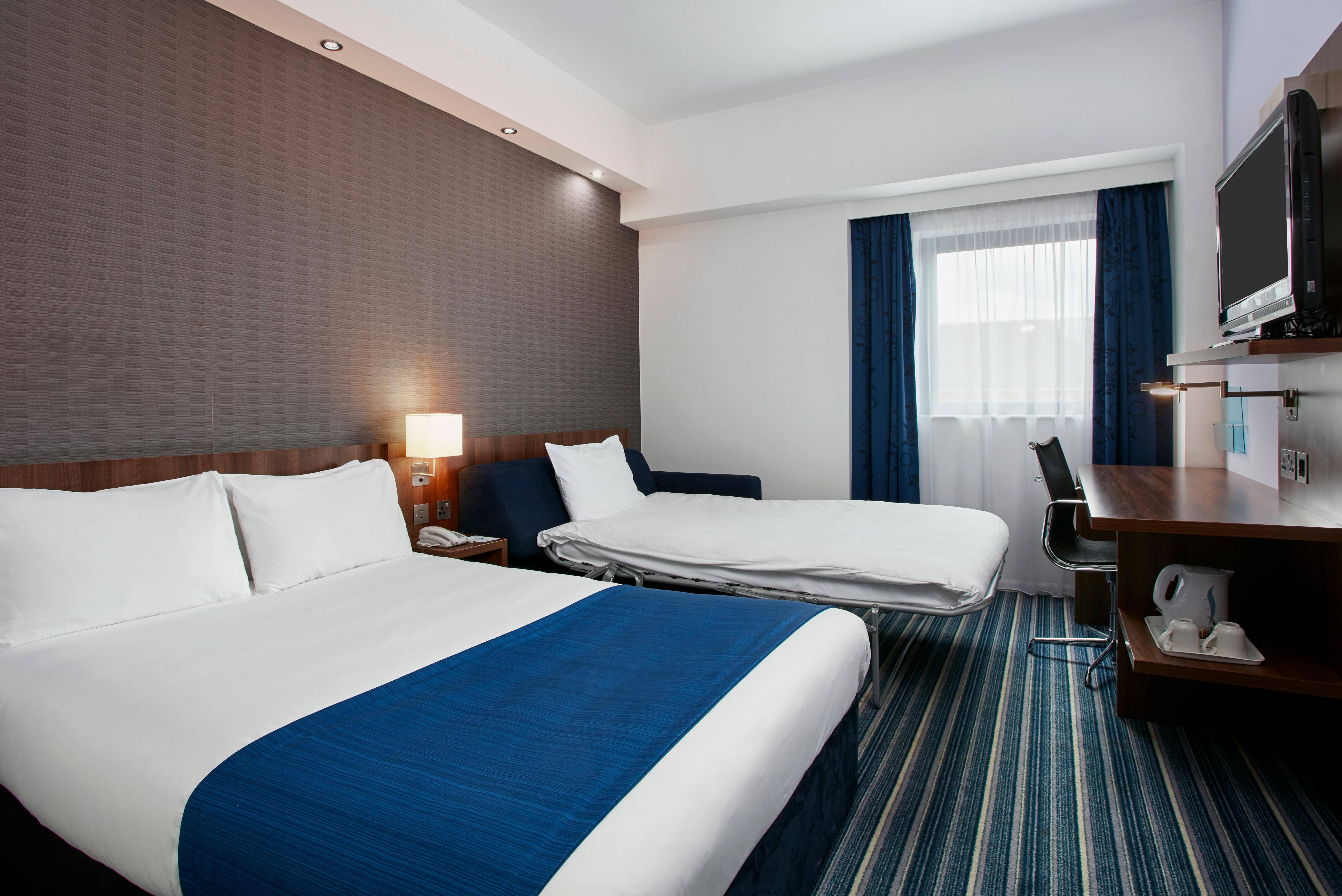 Holiday Inn Express Belfast City By Ihg Экстерьер фото