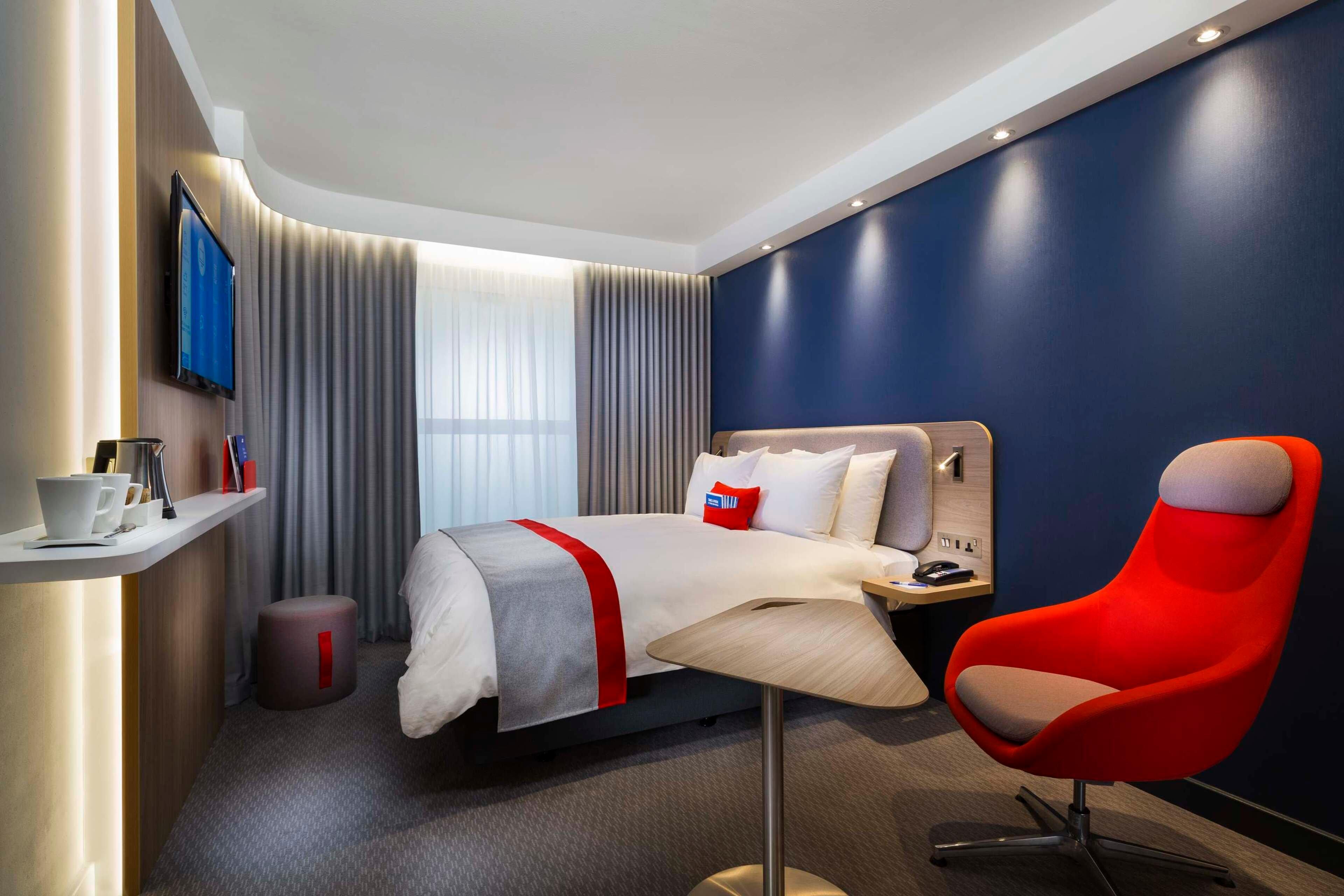 Holiday Inn Express Belfast City By Ihg Экстерьер фото
