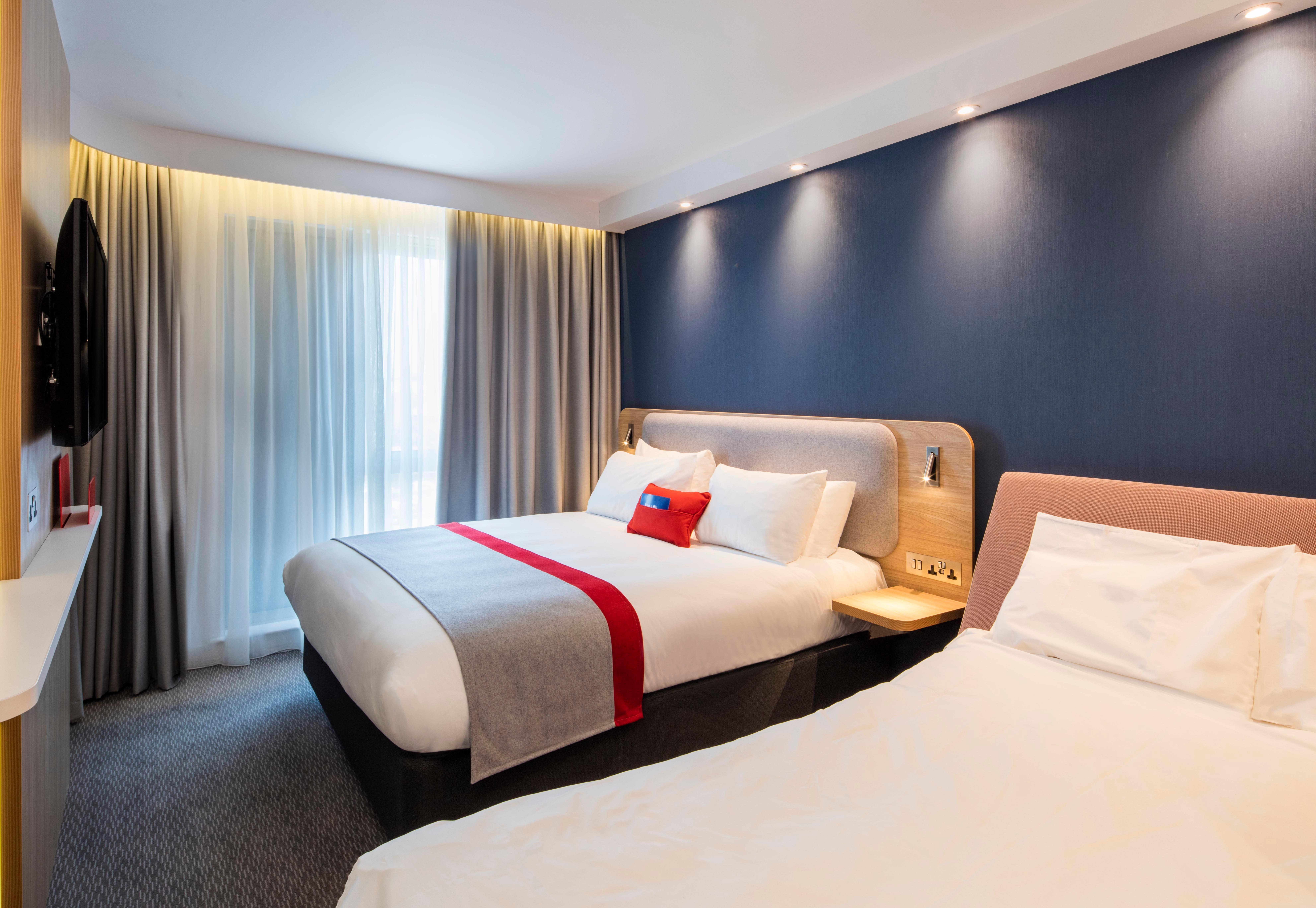 Holiday Inn Express Belfast City By Ihg Экстерьер фото