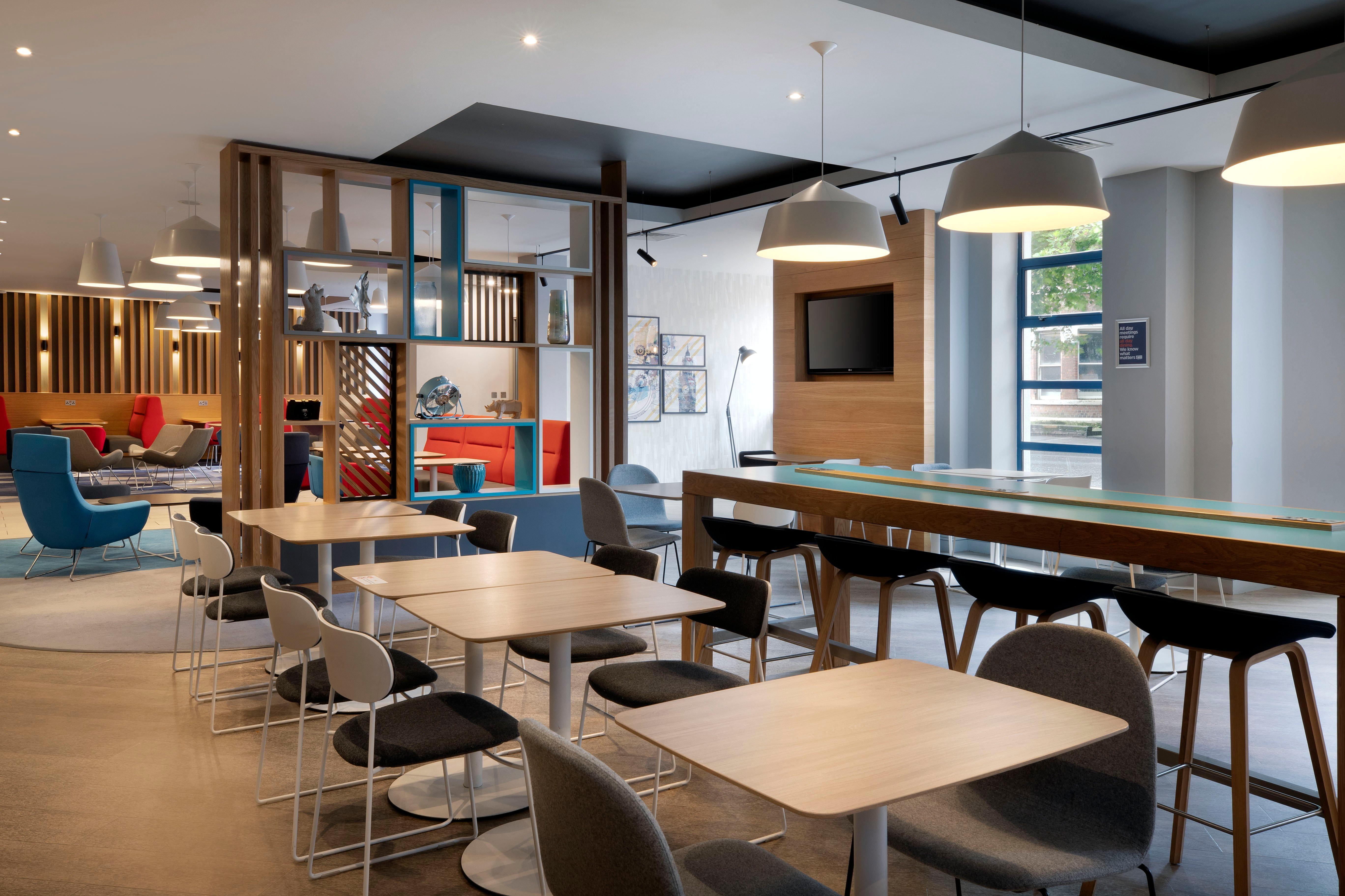 Holiday Inn Express Belfast City By Ihg Экстерьер фото