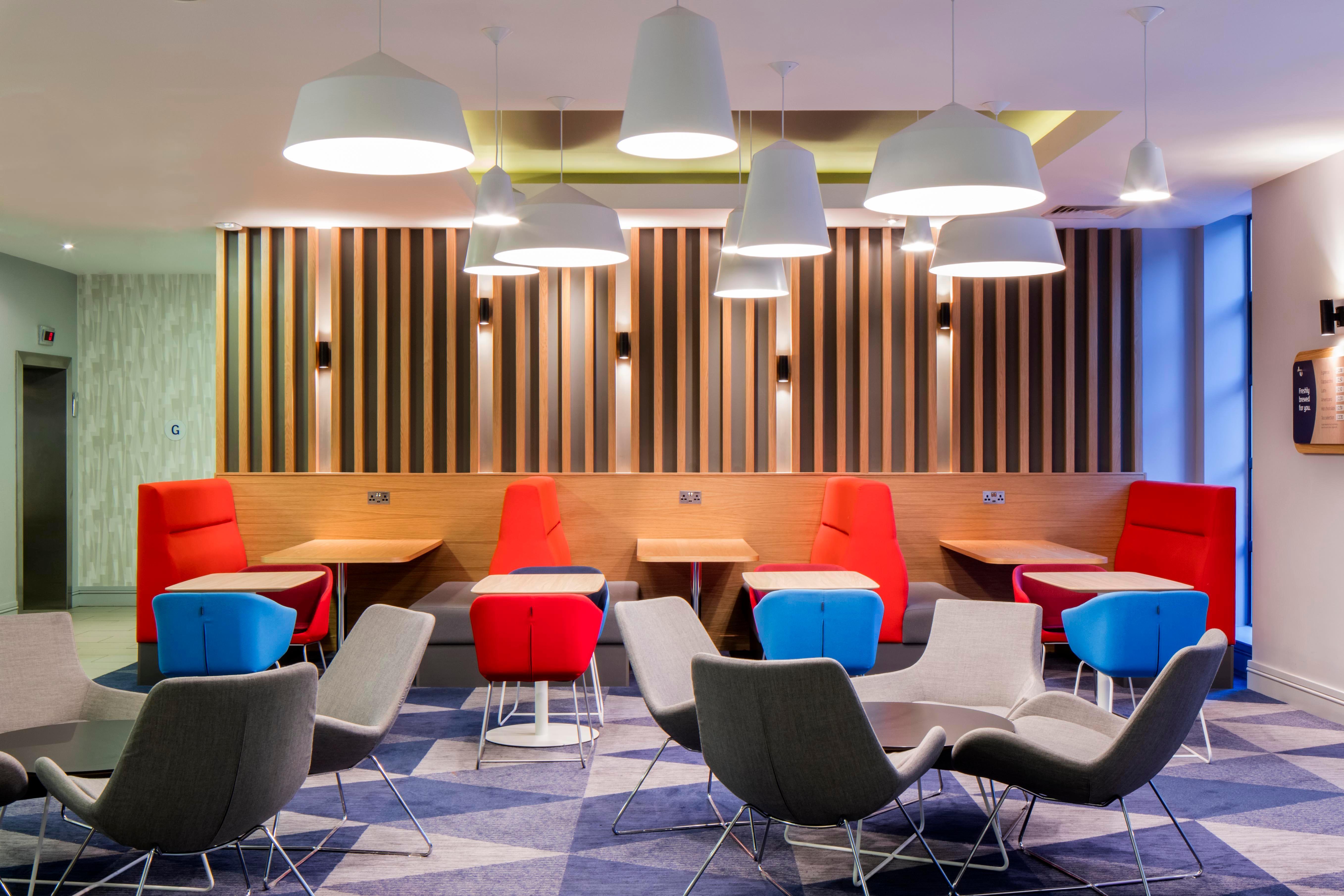 Holiday Inn Express Belfast City By Ihg Экстерьер фото