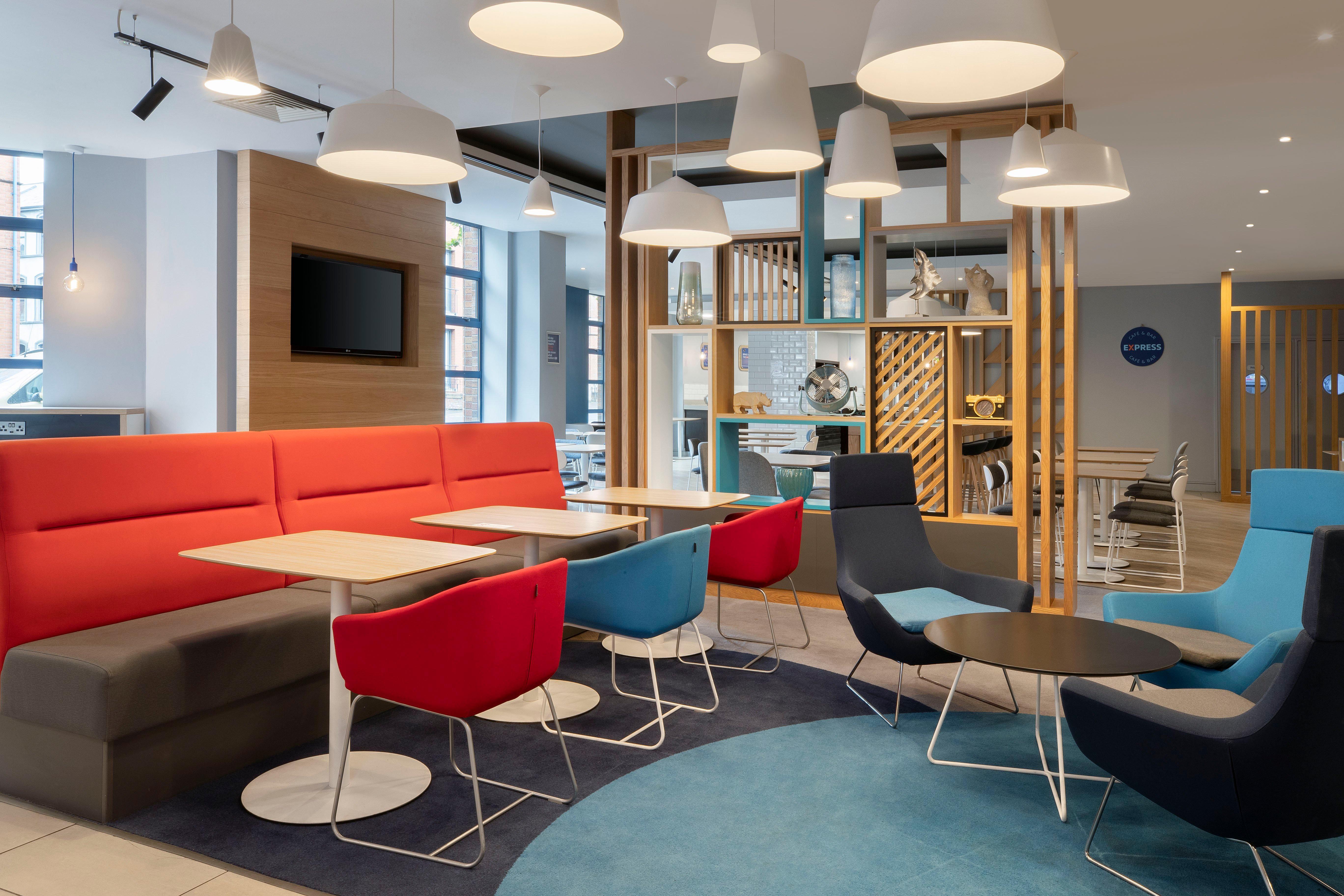 Holiday Inn Express Belfast City By Ihg Экстерьер фото